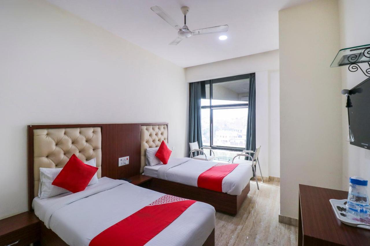 Отель Oyo Flagship 69860 Mastana Palace Варанаси Экстерьер фото